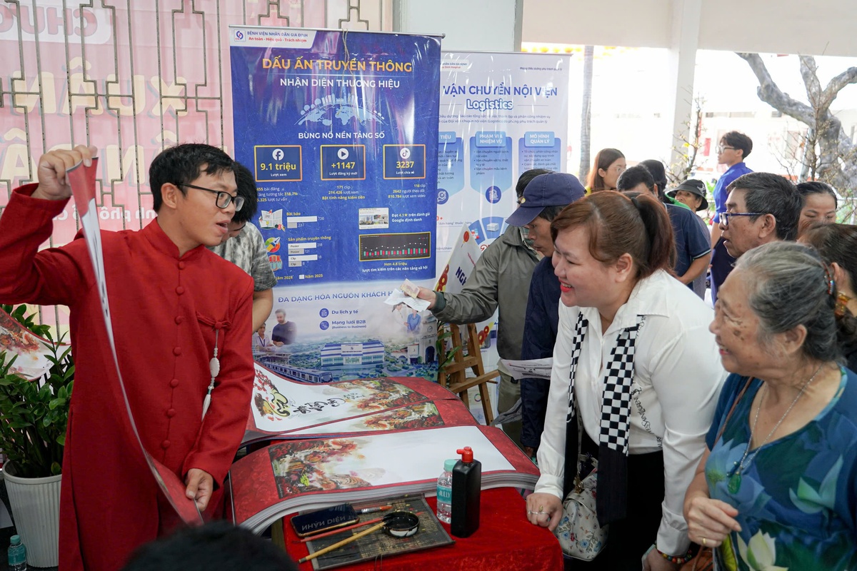 Ấm áp "Phiên chợ 0 đồng" cho người bệnh vui Tết ở TPHCM- Ảnh 6.