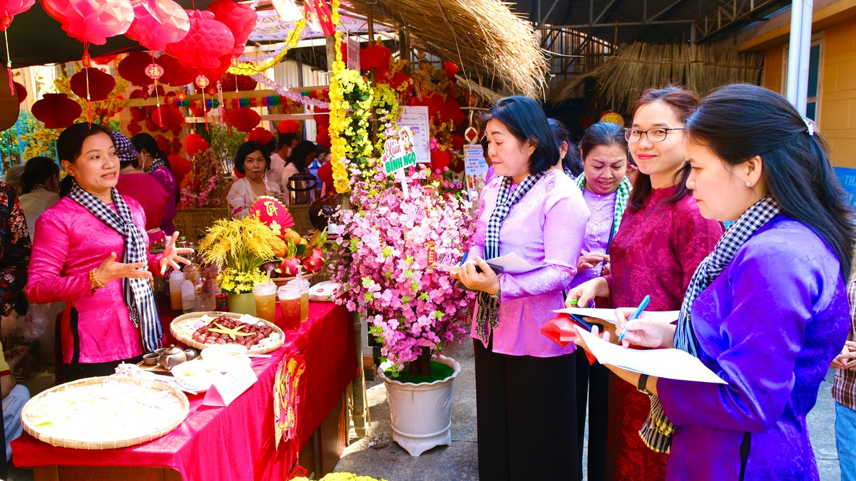 TPHCM: Đa dạng hoạt động chăm lo Tết cho người khó khăn- Ảnh 6.