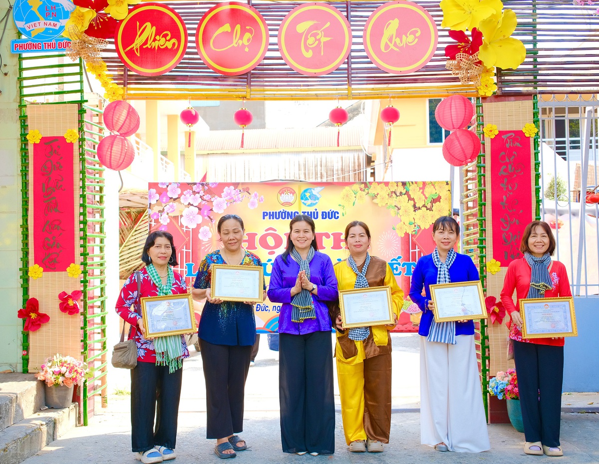 TPHCM: Đa dạng hoạt động chăm lo Tết cho người khó khăn- Ảnh 7.