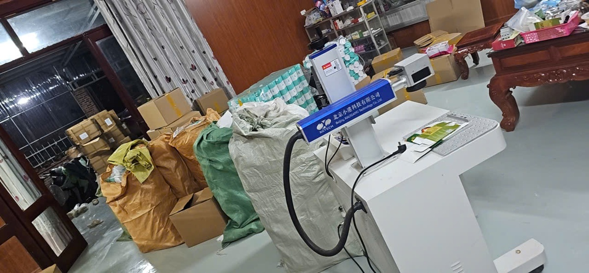 Đường dây sản xuất thuốc và thực phẩm chức năng quy mô rất lớn bị triệt phá- Ảnh 2.