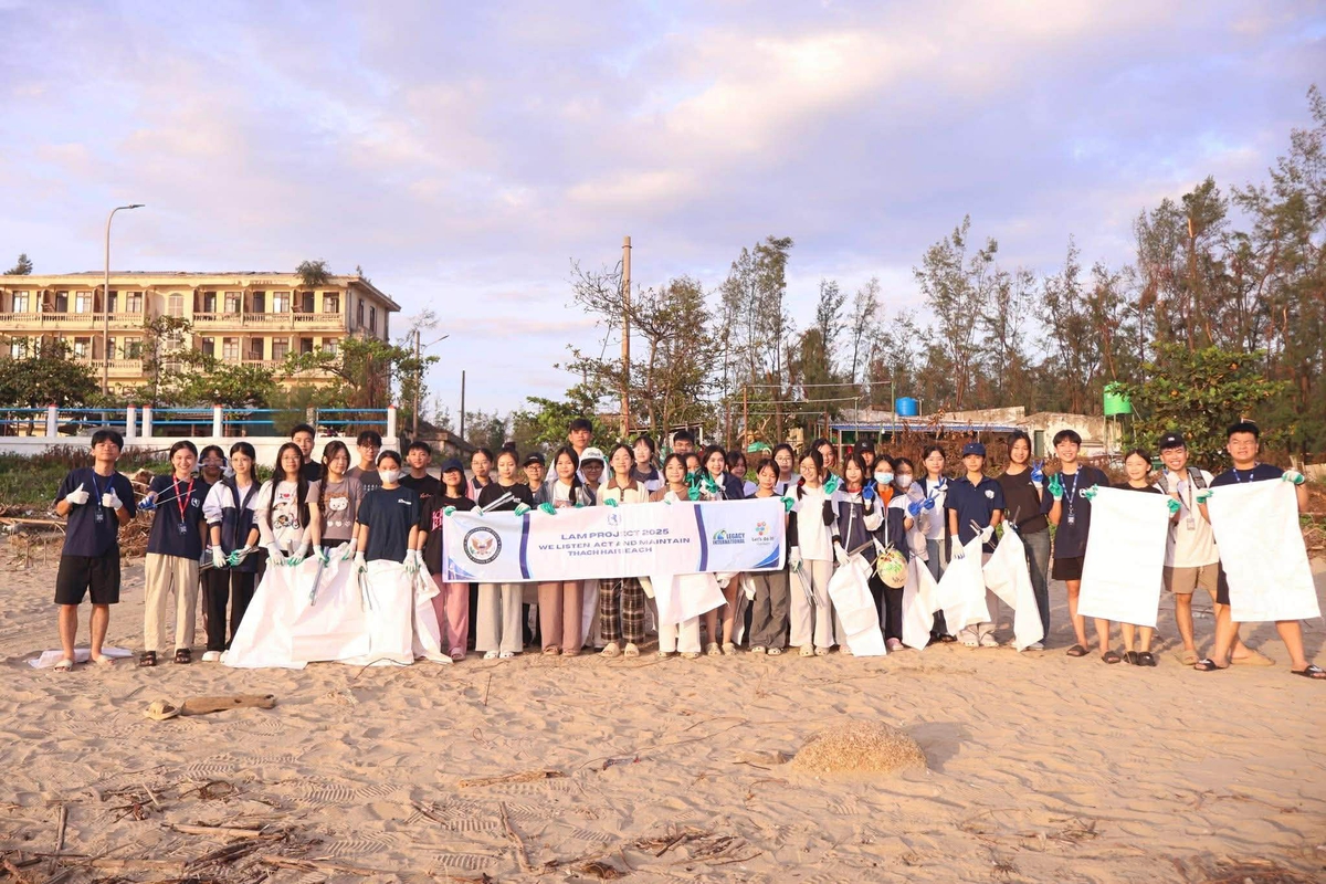 Người trẻ 3 tỉnh miền Trung chung tay làm sạch đường bờ biển- Ảnh 2.