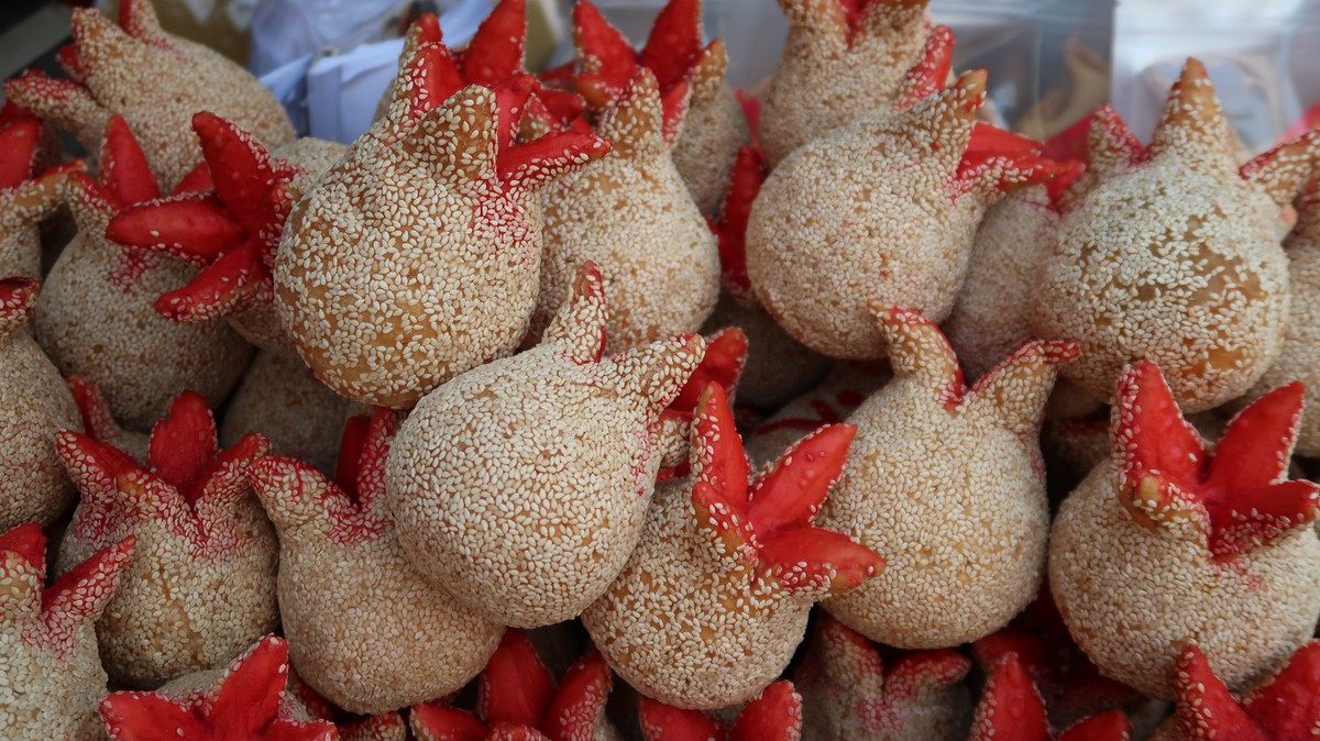 "Chợ vàng mã" TPHCM rộn ràng ngày tiễn Ông Công, Ông Táo về trời- Ảnh 5.