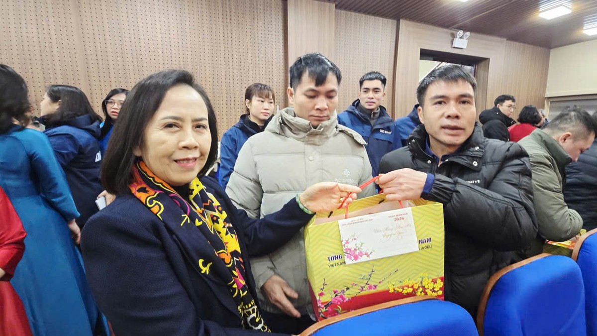 Tết ấm áp, sẻ chia với công nhân, người lao động, bệnh nhân khó khăn Lạng Sơn- Ảnh 2.