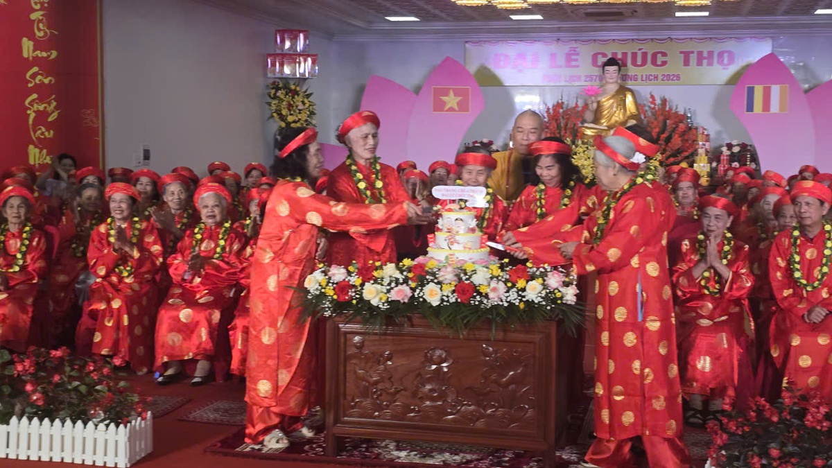 Tổ chức Đại lễ chúc thọ cho 359 người cao tuổi tại chùa Thành- Ảnh 9.