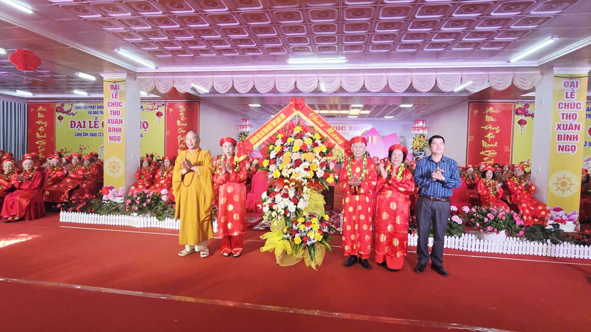 Tổ chức Đại lễ chúc thọ cho 359 người cao tuổi tại chùa Thành- Ảnh 10.