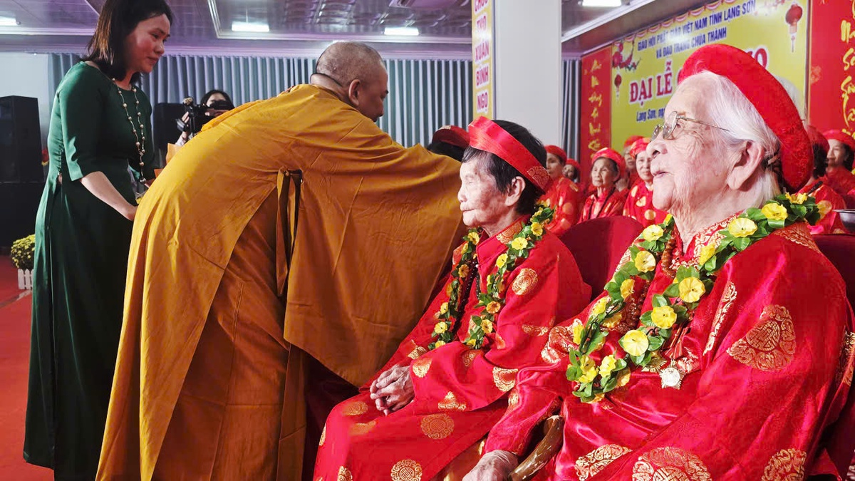 Tổ chức Đại lễ chúc thọ cho 359 người cao tuổi tại chùa Thành- Ảnh 4.
