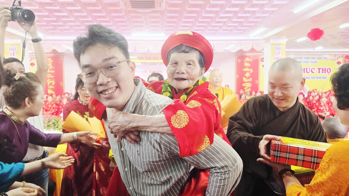 Tổ chức Đại lễ chúc thọ cho 359 người cao tuổi tại chùa Thành- Ảnh 11.