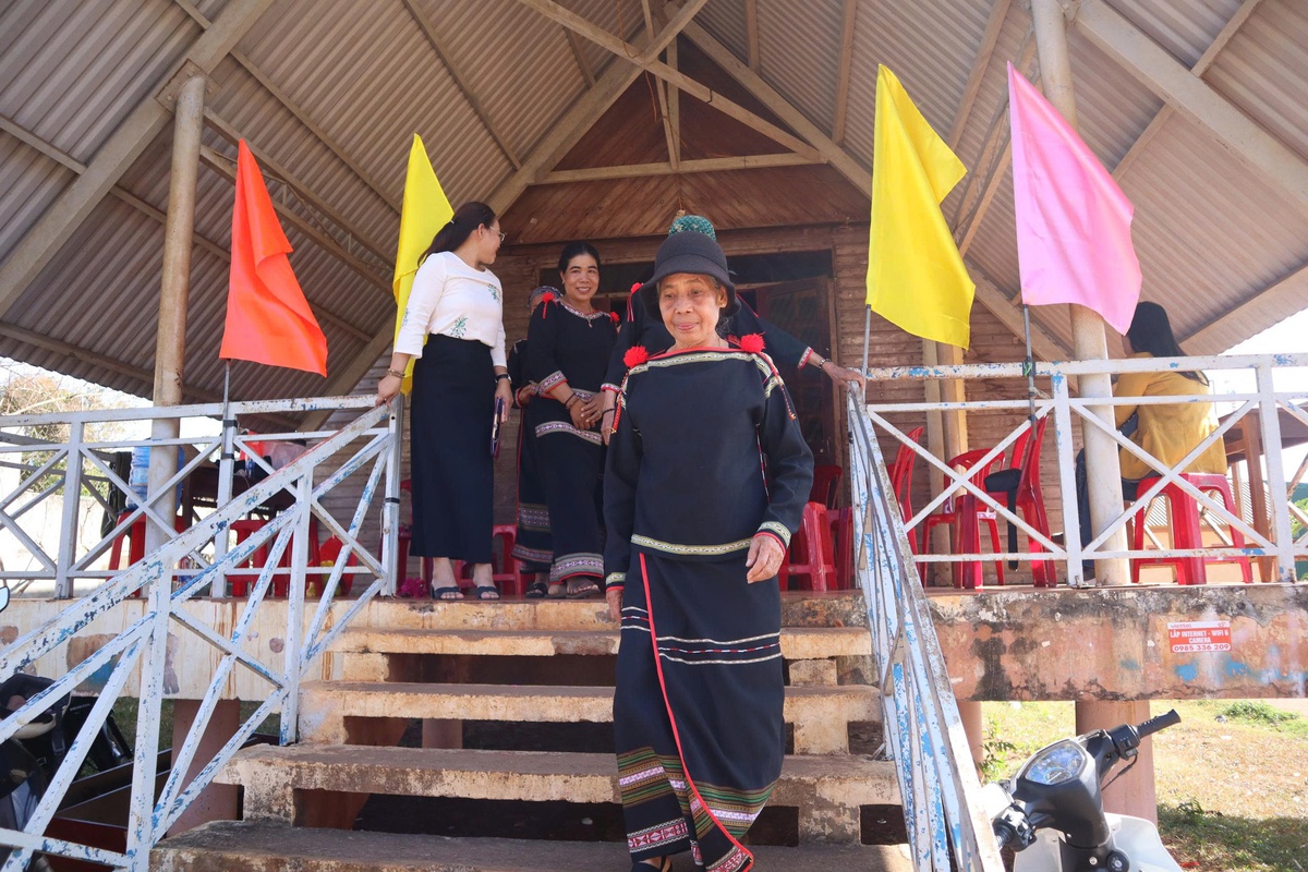 Chủ động từ cơ sở, chú trọng truyền thông bầu cử đến tận buôn làng- Ảnh 1.