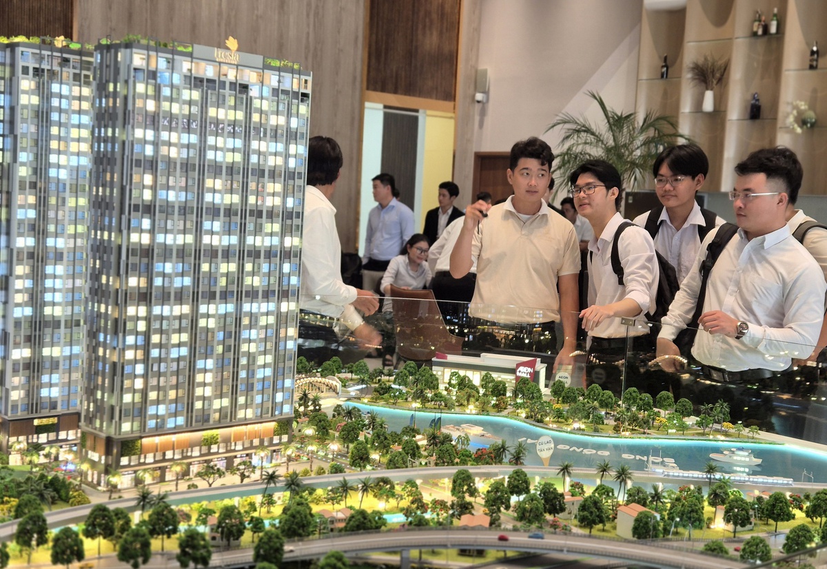 Giá nhà leo thang, người mua hụt hơi: Thị trường vẫn lệch pha- Ảnh 1. Giá nhà leo thang, người mua hụt hơi: Thị trường vẫn lệch pha- Ảnh 1.