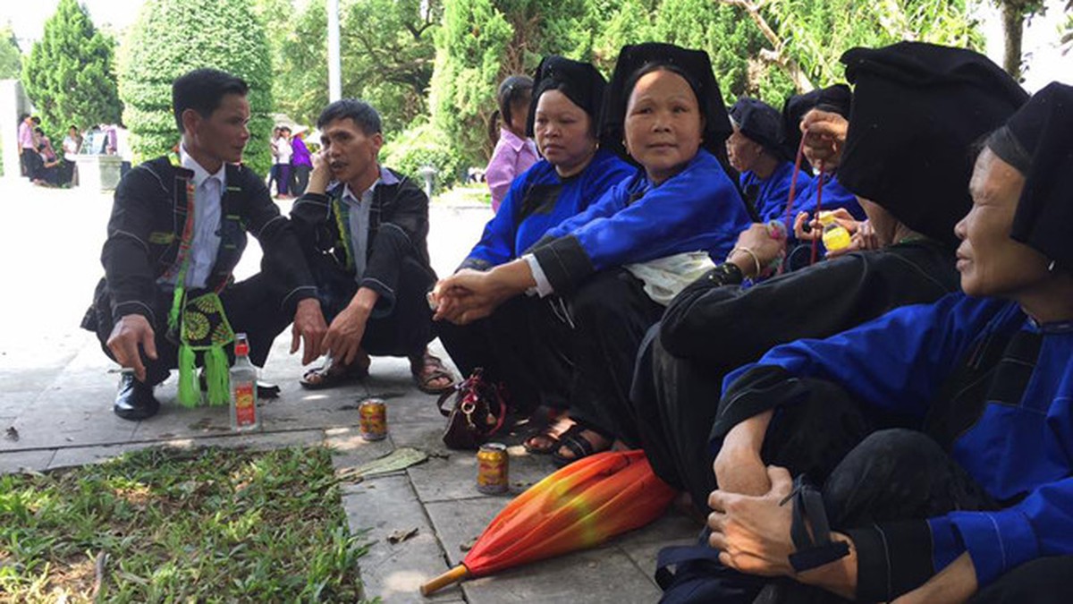 Hàng nghìn người mặc đồ thổ cẩm xuống phố hát tìm bạn tâm tình- Ảnh 3.