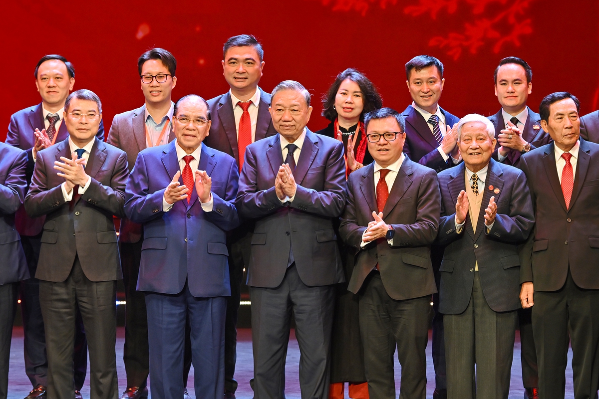 Tổng Bí thư: Báo Nhân Dân phải là "lá chắn" và "trạm cảm biến" thông tin sắc bén, vững chắc- Ảnh 4.