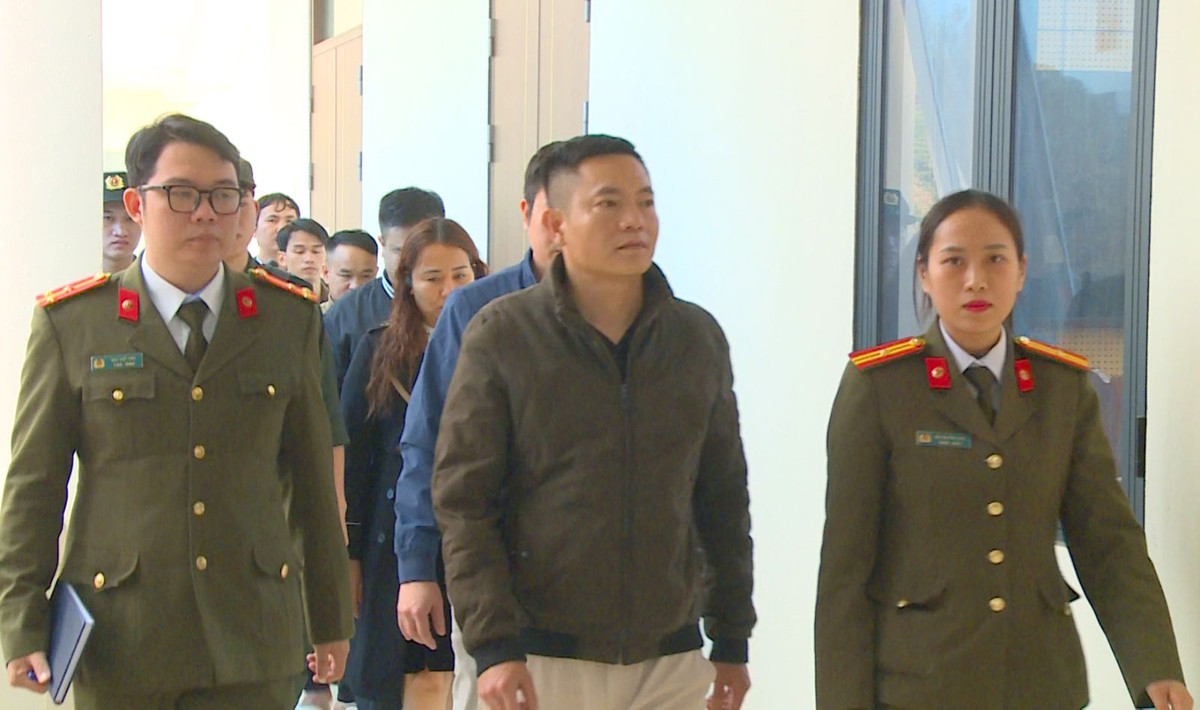 Nhân viên ngân hàng nghỉ việc xưng “thần y”, lừa hàng nghìn nạn nhân trên cả nước- Ảnh 1.