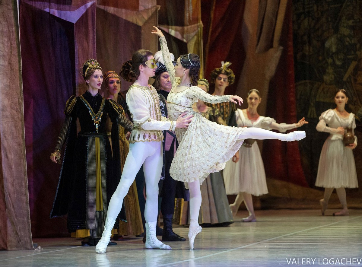 Ballet Nga trở lại sân khấu Hà Nội với hai tác phẩm kinh điển- Ảnh 2.