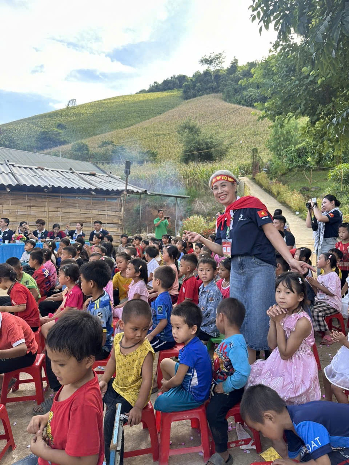 Những trái tim "không tuổi" trên hành trình gieo mầm nhân ái- Ảnh 1. Những trái tim "không tuổi" trên hành trình gieo mầm nhân ái- Ảnh 1.