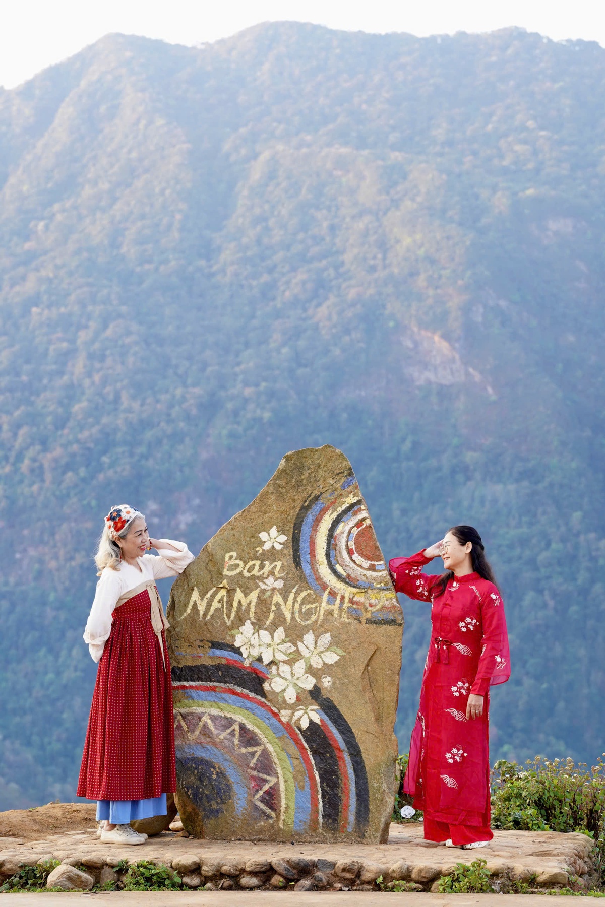 Rừng hoa sơn tra lớn nhất Việt Nam bung nở rực rỡ gọi mời du khách- Ảnh 9. Rừng hoa sơn tra lớn nhất Việt Nam bung nở rực rỡ gọi mời du khách- Ảnh 9.