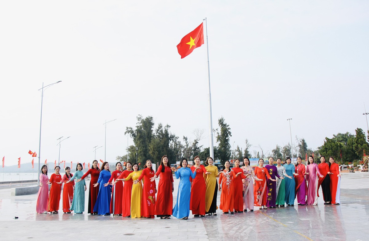 "Đại biểu HĐND không phải để phát biểu cho hay, mà để làm cầu nối thật sự giữa Nhân dân với chính quyền"- Ảnh 2.