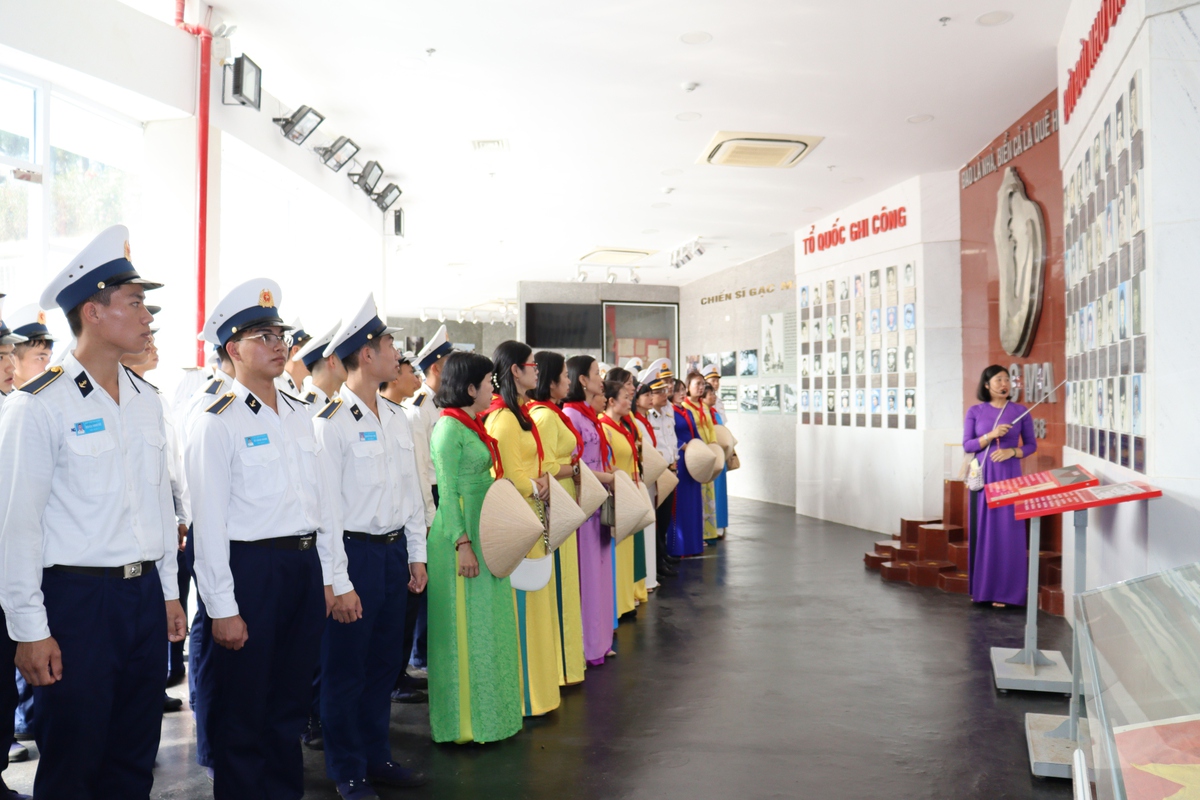Học viện Hải quân dâng hương tưởng nhớ các Liệt sĩ Gạc Ma- Ảnh 2.