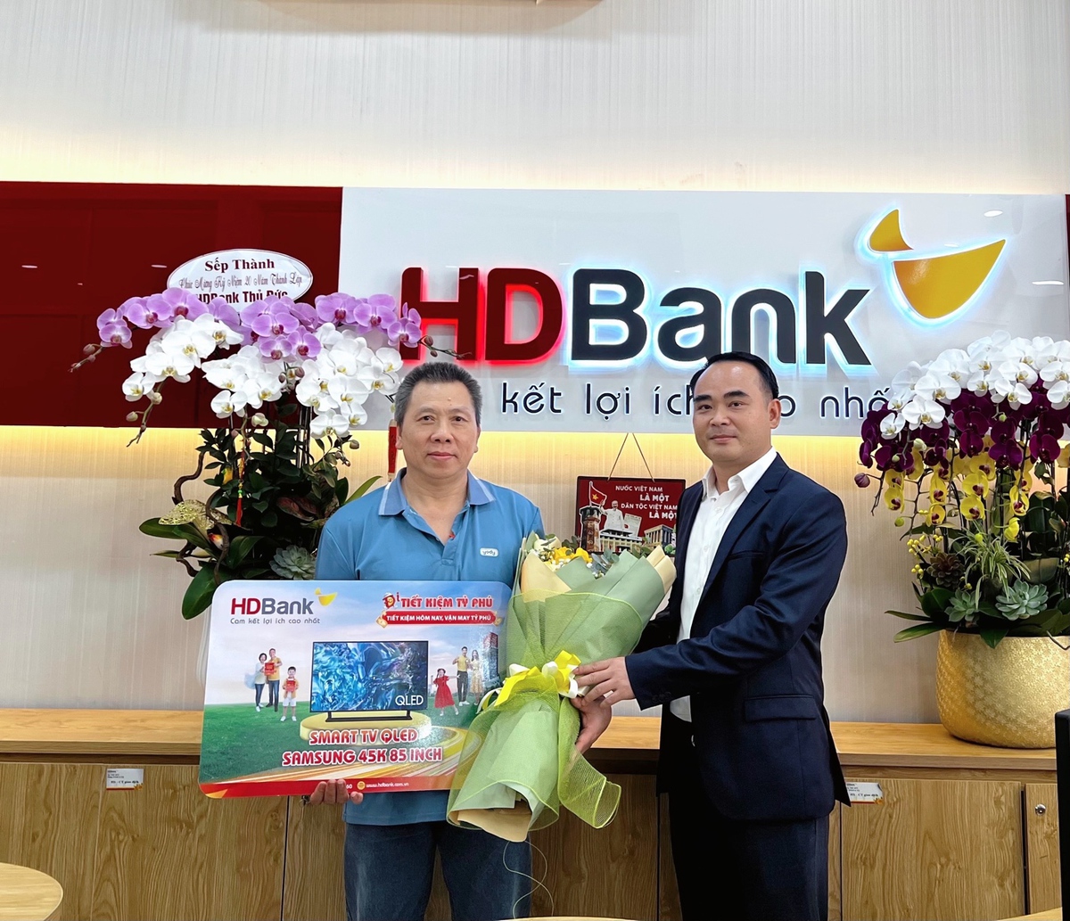 Chủ nhân giải 3 tỷ đồng đã lộ diện, hành trình “Tiết kiệm Tỷ phú” tại HDBank khép lại trong những khoảnh khắc vỡ òa- Ảnh 5.