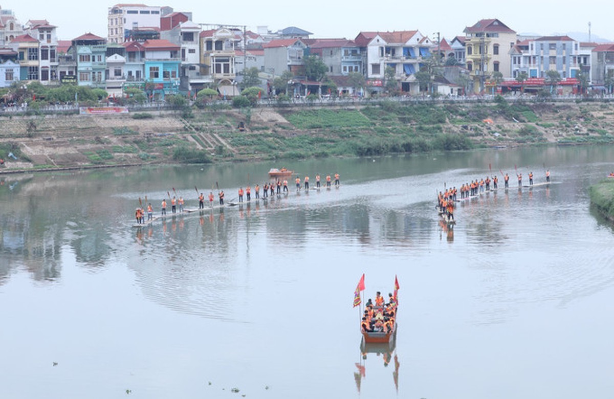 Sôi động hội thi đua bè mảng trên sông Kỳ Cùng- Ảnh 1. Sôi động hội thi đua bè mảng trên sông Kỳ Cùng- Ảnh 1.