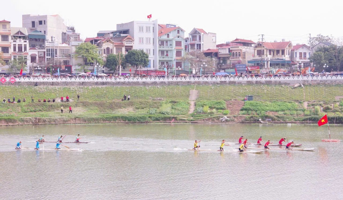 Sôi động hội thi đua bè mảng trên sông Kỳ Cùng- Ảnh 2. Sôi động hội thi đua bè mảng trên sông Kỳ Cùng- Ảnh 2.
