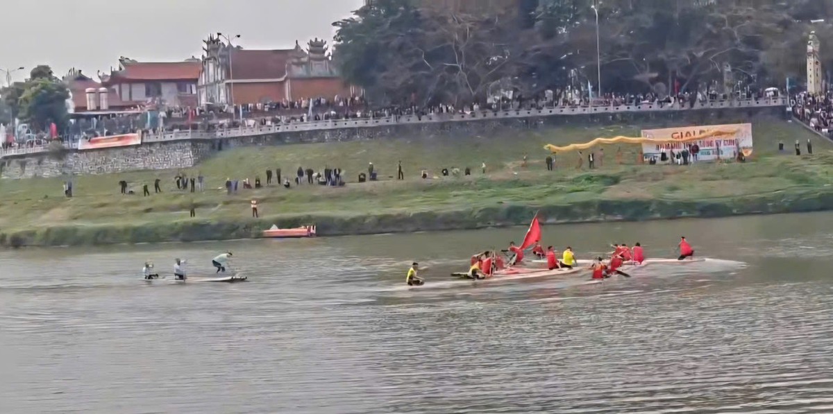 Sôi động hội thi đua bè mảng trên sông Kỳ Cùng- Ảnh 5. Sôi động hội thi đua bè mảng trên sông Kỳ Cùng- Ảnh 5.