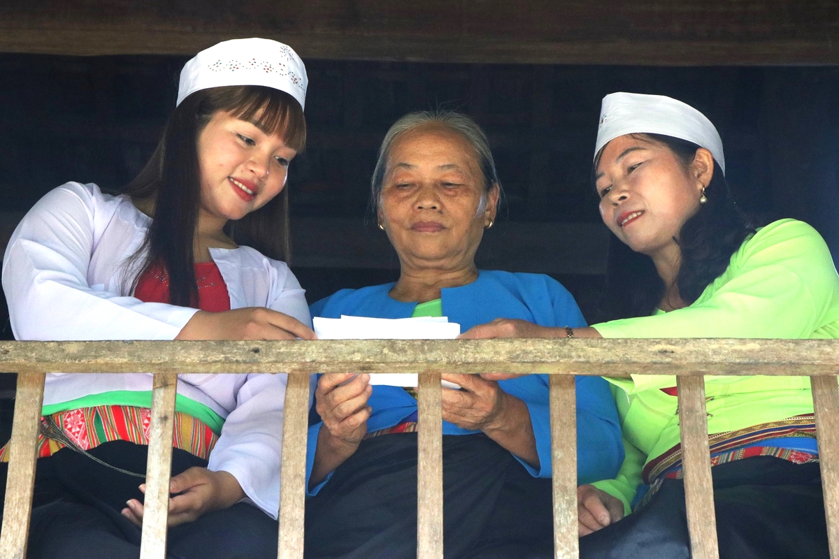 Cử tri vùng cao háo hức nhắc nhau "sáng mai dậy sớm đi bầu cử"- Ảnh 2.