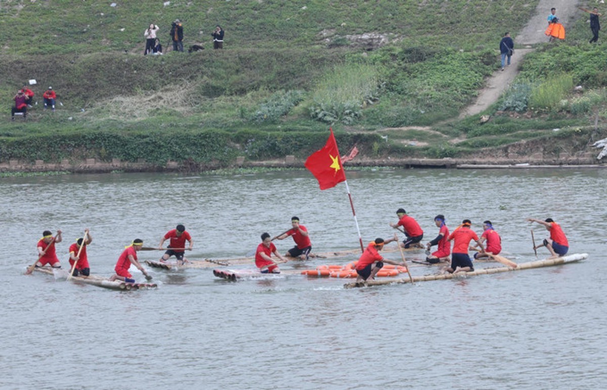 Sôi động hội thi đua bè mảng trên sông Kỳ Cùng- Ảnh 3. Sôi động hội thi đua bè mảng trên sông Kỳ Cùng- Ảnh 3.