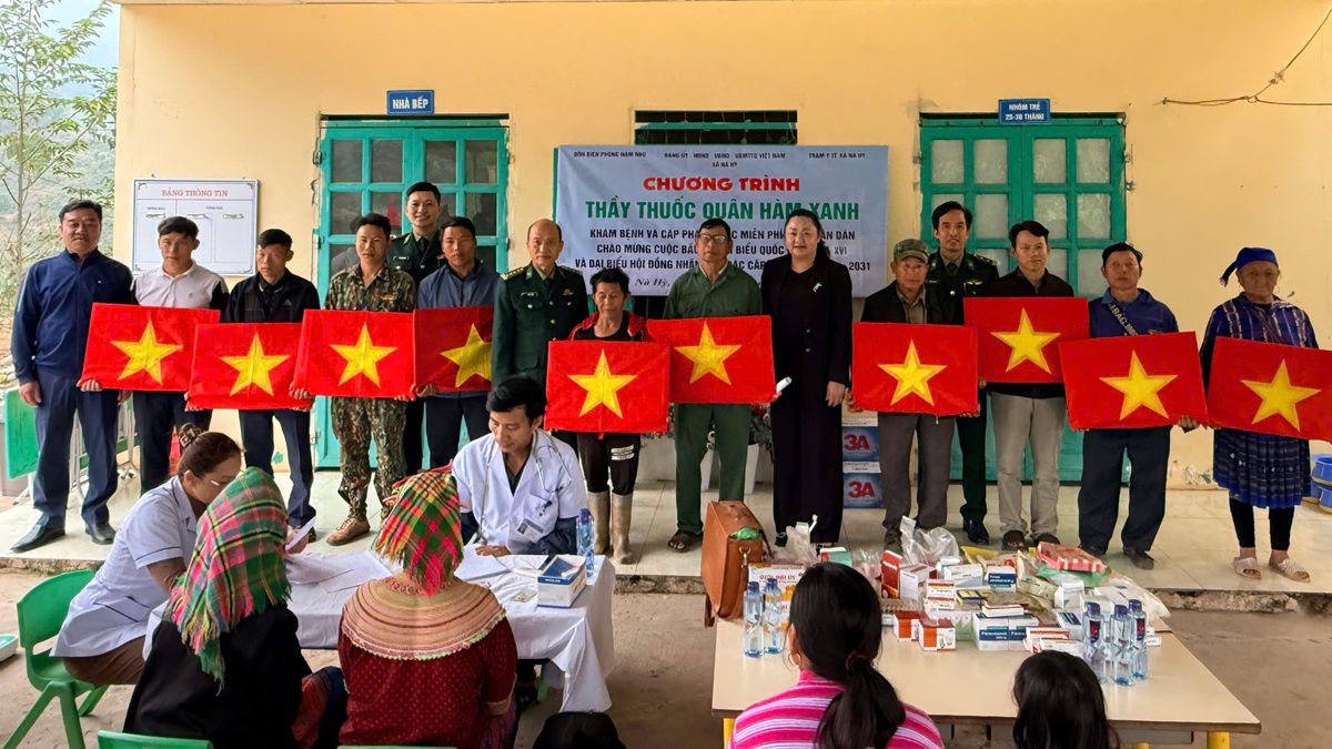 Điện Biên: Bộ đội biên phòng khám bệnh, cấp thuốc miễn phí cho 300 người dân xã biên giới- Ảnh 4.