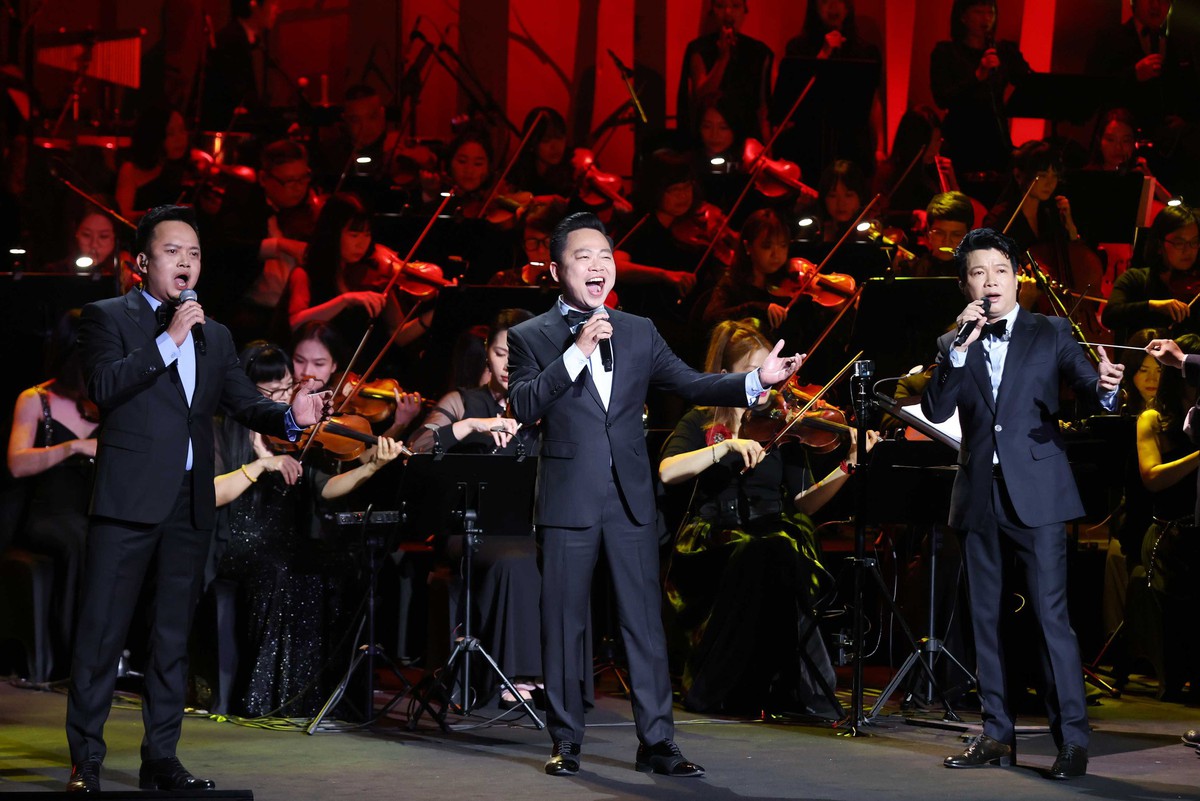 Màn tam ca của Vũ Thắng Lợi cùng Trịnh Phương và Viết Danh