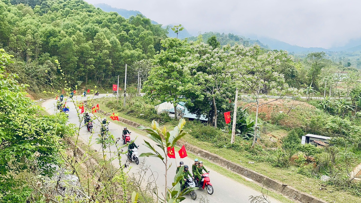 Nghệ An: Rực rỡ cờ hoa nơi phên dậu Tổ quốc đón ngày bầu cử - Ảnh 3.