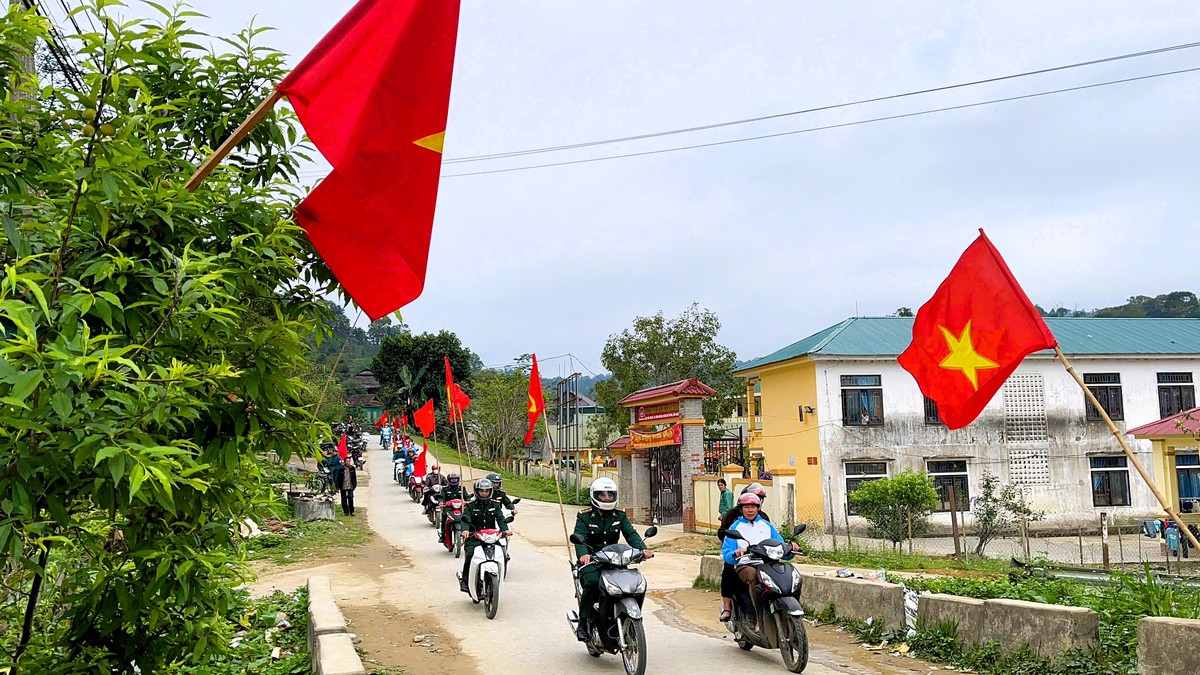 Nghệ An: Rực rỡ cờ hoa nơi phên dậu Tổ quốc đón ngày bầu cử - Ảnh 1.