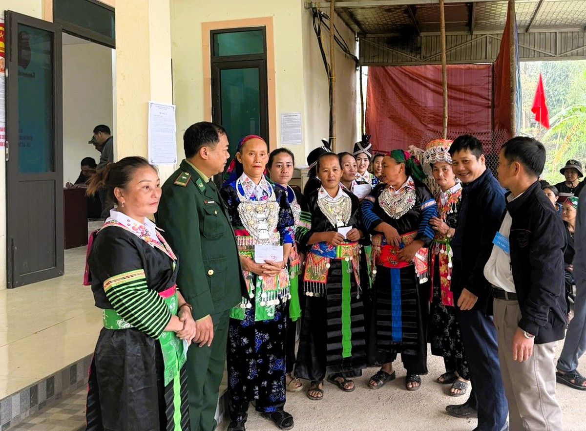 Nghệ An: Rực rỡ cờ hoa nơi phên dậu Tổ quốc đón ngày bầu cử - Ảnh 5.