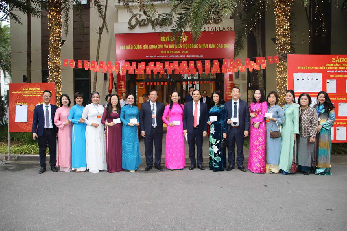 Phụ nữ cả nước nô nức đi bầu cử- Ảnh 10.