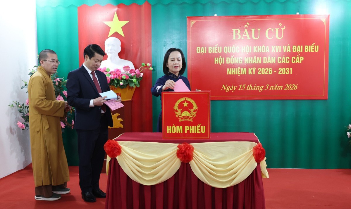 Chủ nhiệm Ủy ban Kiểm tra Trung ương Trần Sỹ Thanh và cử tri Lạng Sơn đi bầu cử- Ảnh 1.