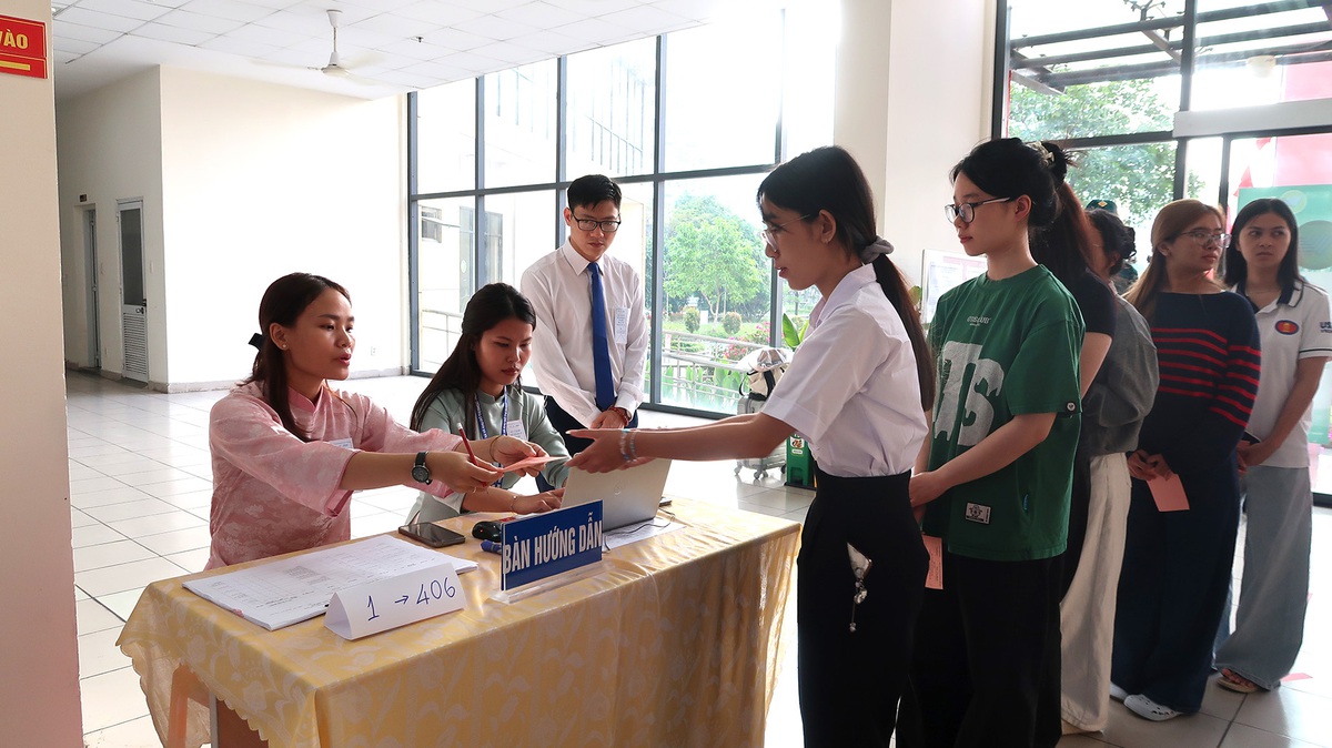 TPHCM: Gần 22.000 cử tri là sinh viên thực hiện quyền công dân- Ảnh 8.