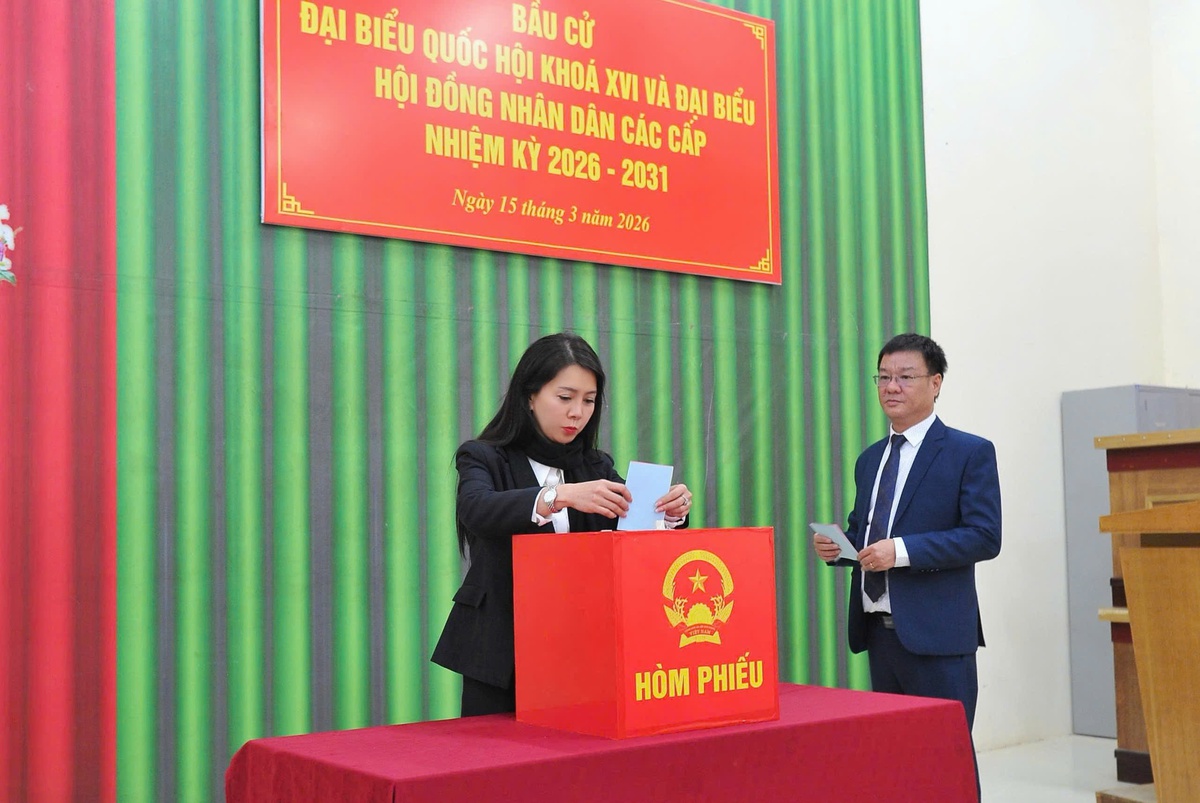 Chủ nhiệm Ủy ban Kiểm tra Trung ương Trần Sỹ Thanh và cử tri Lạng Sơn đi bầu cử- Ảnh 2.