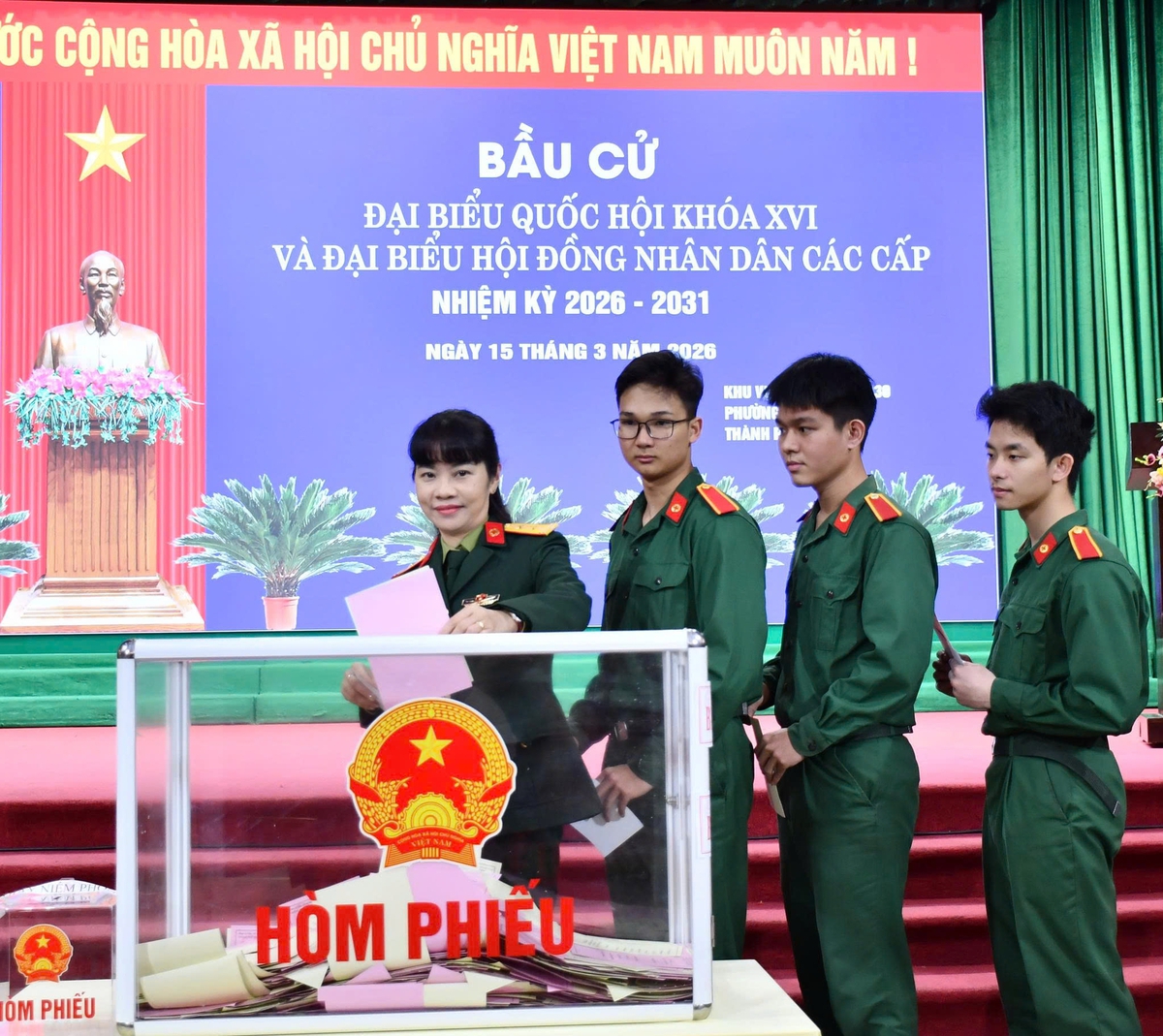 Sinh viên Học viện Quân y: Vinh dự và tự hào lần đầu đi bầu cử- Ảnh 3.