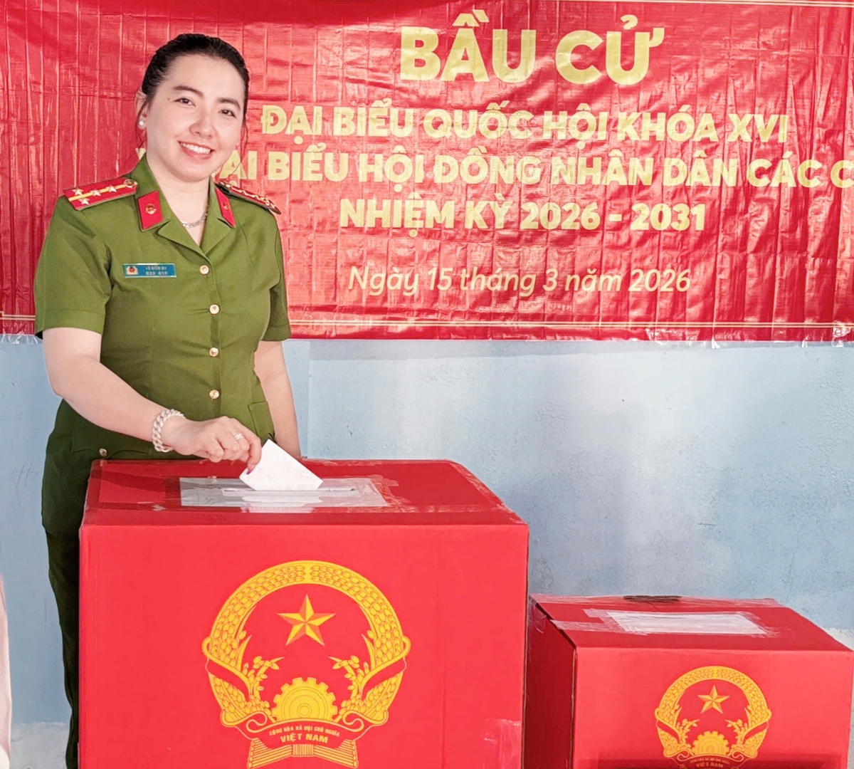 "Nhiệm vụ kép" của phụ nữ Công an các tỉnh, thành trong ngày bầu cử- Ảnh 15.