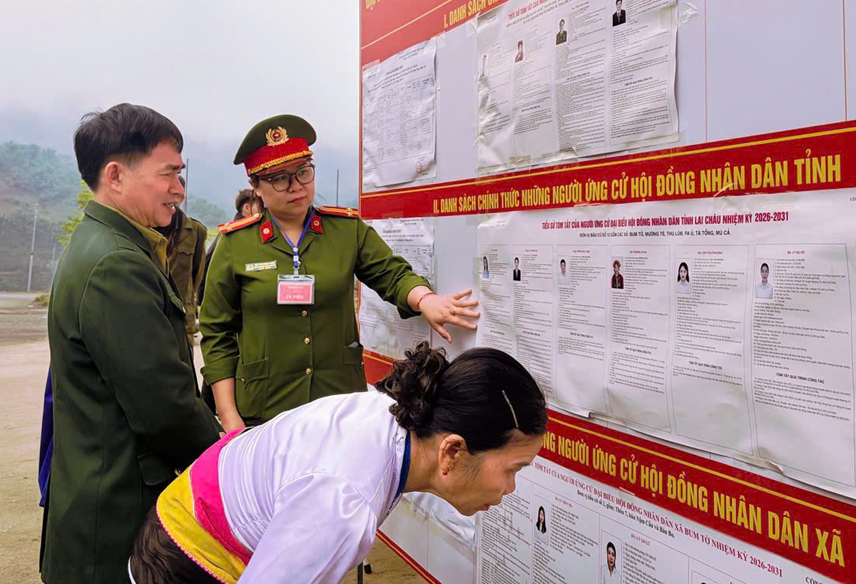 "Nhiệm vụ kép" của phụ nữ Công an các tỉnh, thành trong ngày bầu cử- Ảnh 6.