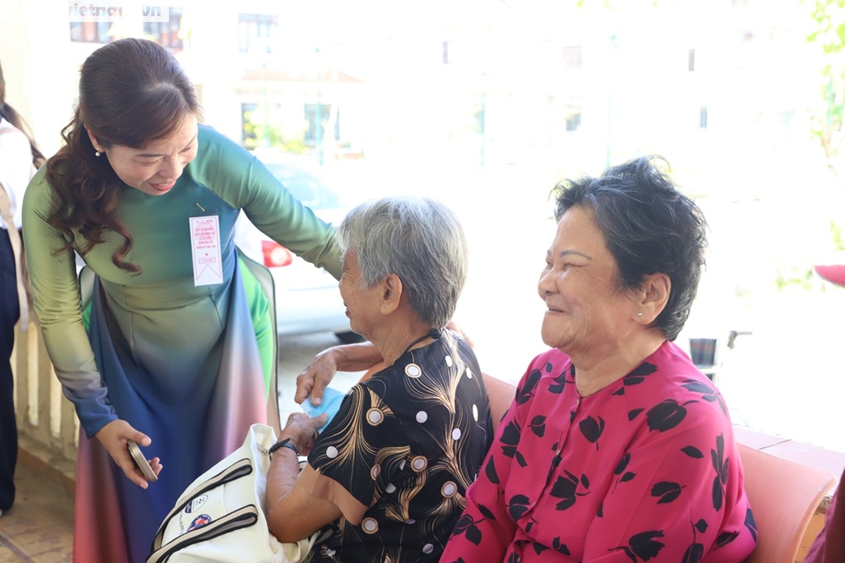 127 cụ bà, cụ ông phấn khởi khi được tạo điều kiện bỏ phiếu ngay tại Trung tâm dưỡng lão Thị Nghè- Ảnh 7.