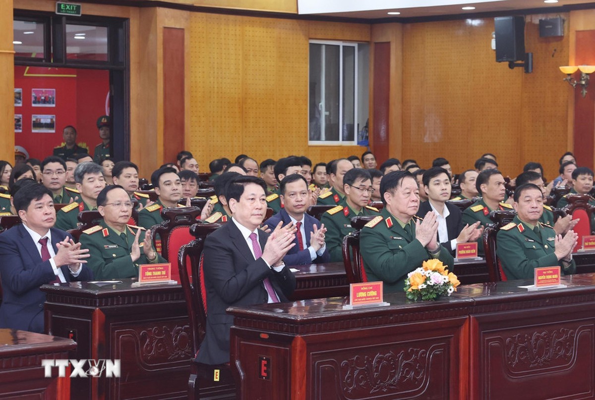 Chủ tịch nước Lương Cường bỏ phiếu tại khu vực bỏ phiếu số 26 phường Hoàn Kiếm- Ảnh 1.