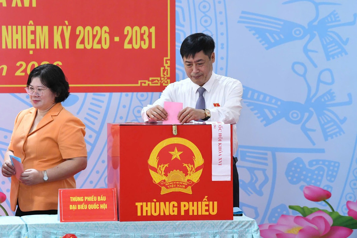 Chủ tịch Quốc hội Trần Thanh Mẫn bỏ phiếu tại đơn vị bầu cử số 5, xã Hóc Môn, TPHCM- Ảnh 5.