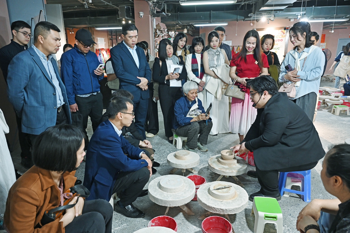 Bát Tràng: Từ làng nghề trăm năm đến điểm hẹn du lịch trải nghiệm- Ảnh 4.