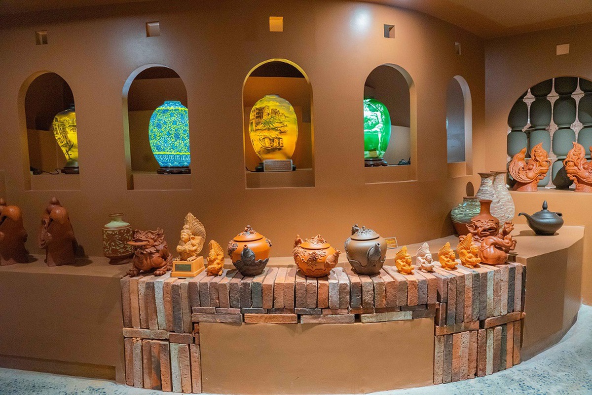 Bát Tràng: Từ làng nghề trăm năm đến điểm hẹn du lịch trải nghiệm- Ảnh 2.