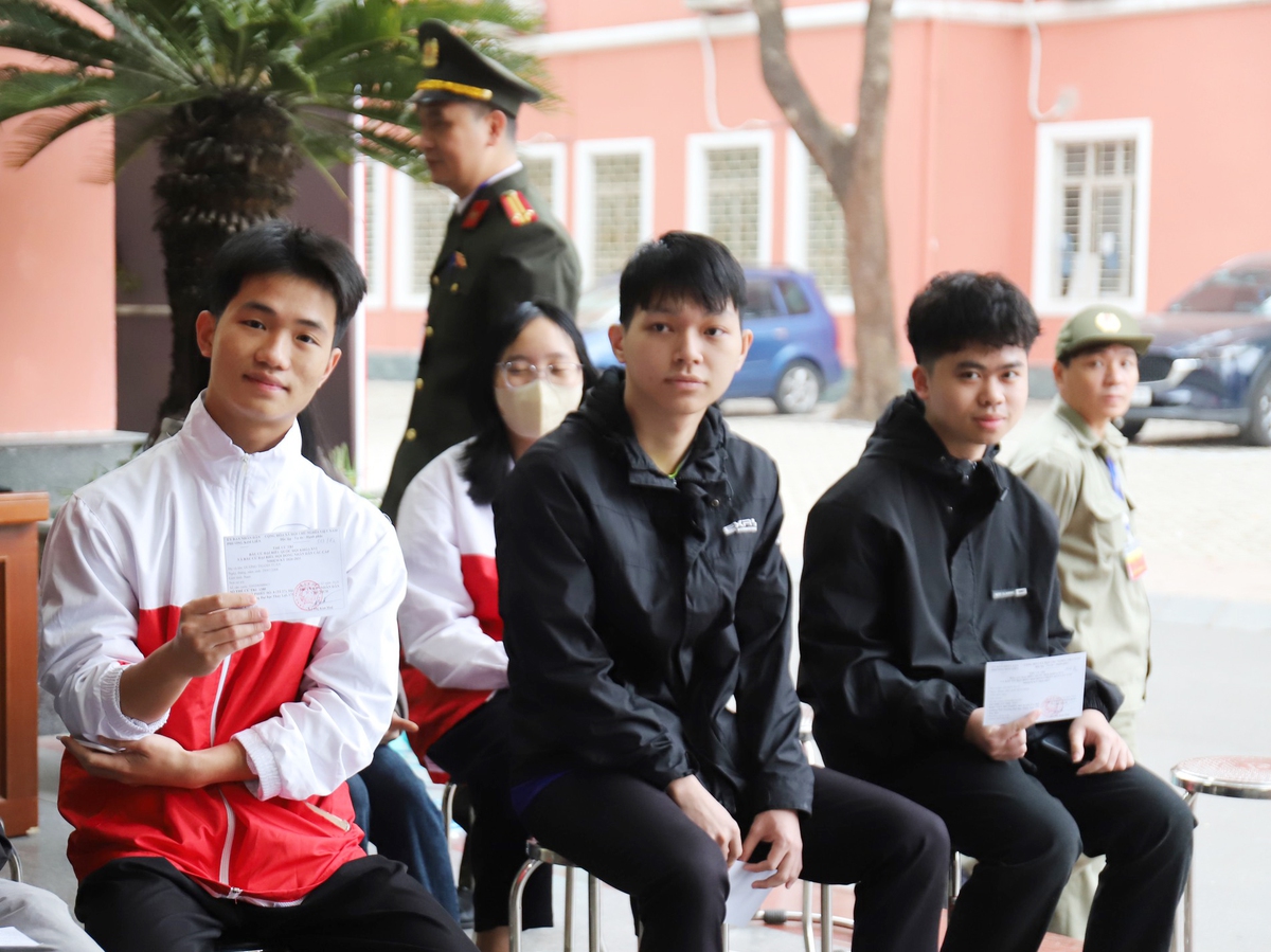 Niềm tự hào của những cử tri trẻ trong ngày hội non sông- Ảnh 1.