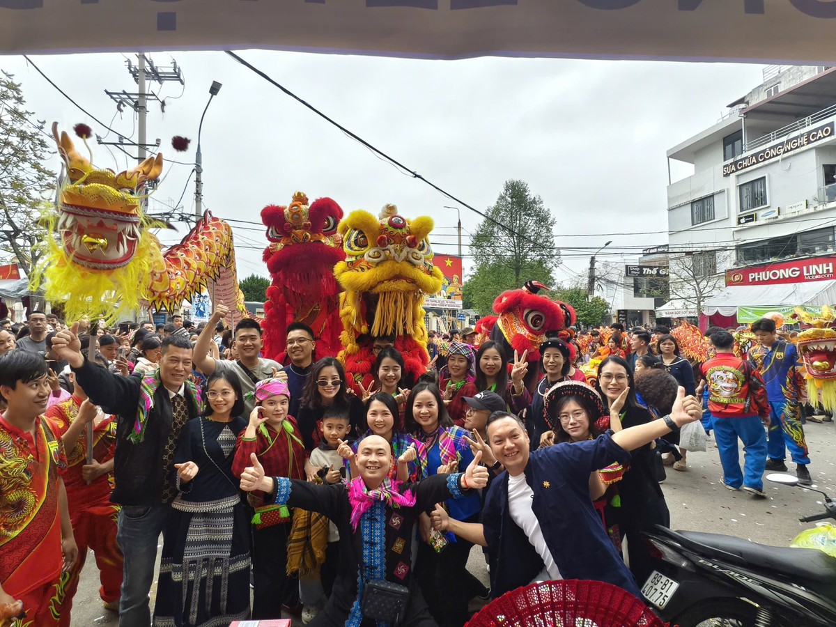 Hàng vạn người dự Lễ hội đường phố lớn nhất Lạng Sơn - Ảnh 11.