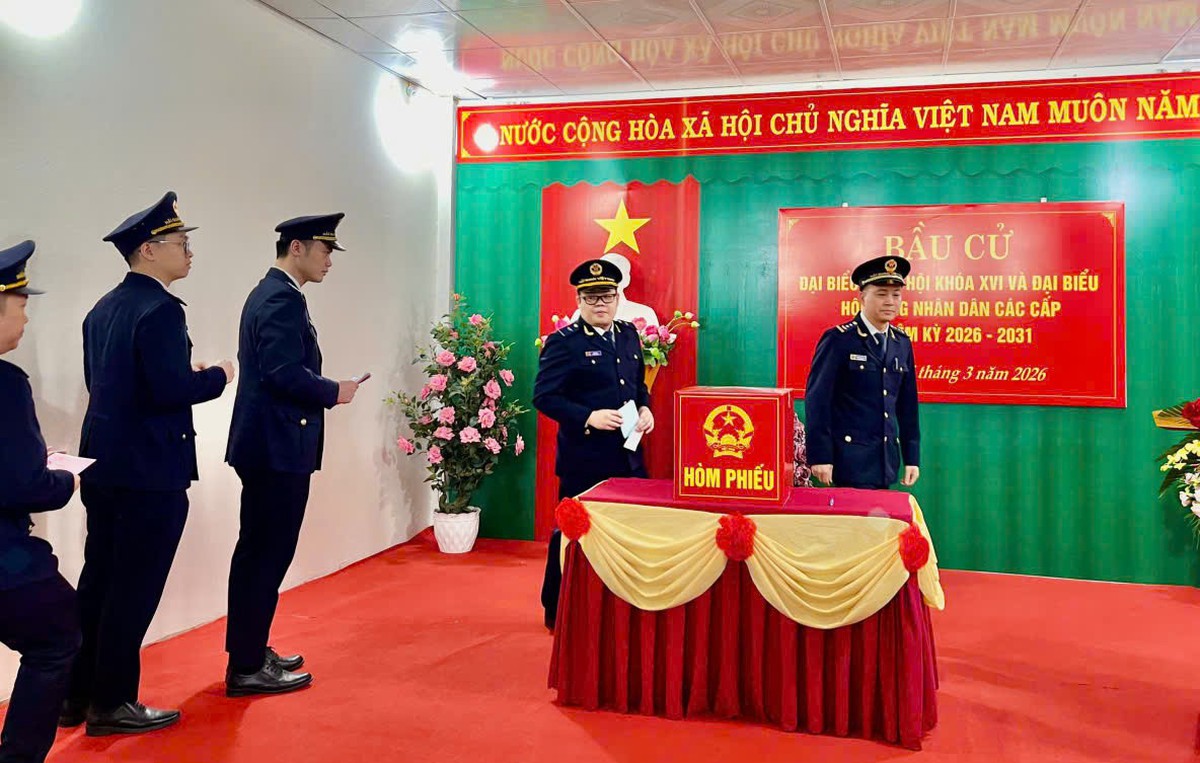 Chủ nhiệm Ủy ban Kiểm tra Trung ương Trần Sỹ Thanh và cử tri Lạng Sơn đi bầu cử- Ảnh 7.