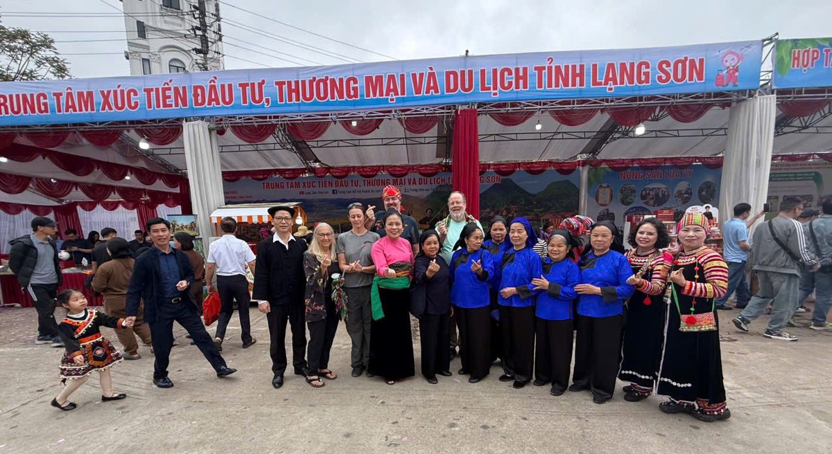 Hàng vạn người dự Lễ hội đường phố lớn nhất Lạng Sơn - Ảnh 15.