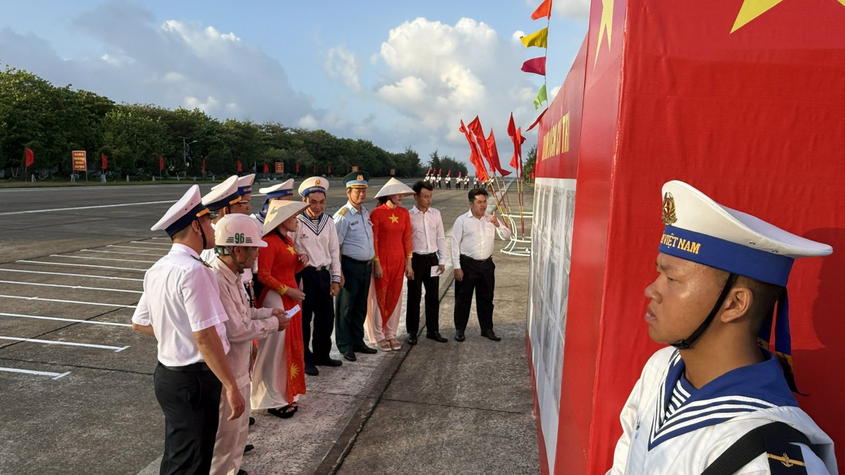 Ngày hội non sông ở đảo Trường Sa rộn rã trong nắng sớm- Ảnh 3.