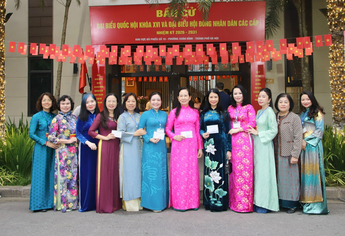 Cả nước rộn ràng bước vào Ngày bầu cử- Ảnh 2. Cả nước rộn ràng bước vào Ngày bầu cử- Ảnh 2.